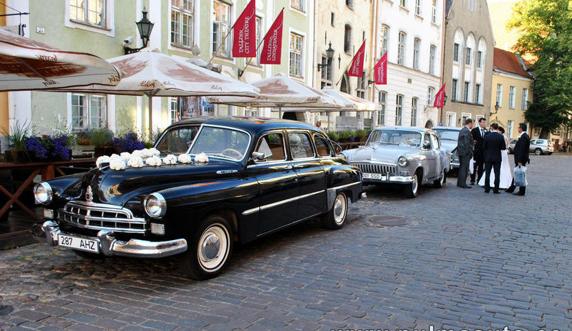 Pulmaauto | Retro limusiini rent ZIM paraadi juhatamas